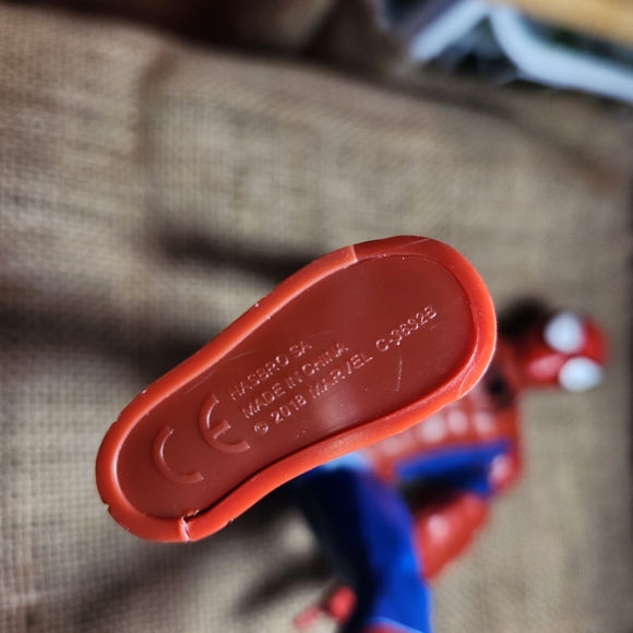 FINAL PRICE Lot of 2 Marvel Hasbro Spiderman Action Figures - Picture 7 of 7